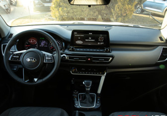 Подержанный автомобиль Kia Seltos 2021 года (11 фото)