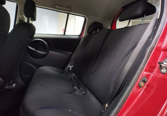 Подержанный автомобиль Toyota WiLL Cypha 2003 года (11 фото)