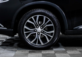 Подержанный автомобиль Mitsubishi Outlander 2015 года (15 фото)