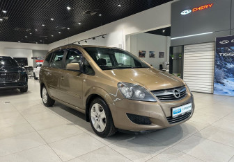 Подержанный автомобиль Opel Zafira Compactvan 2012 года (3 фото)