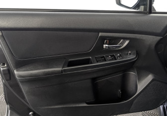 Подержанный автомобиль Subaru XV 2013 года (19 фото)