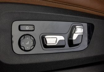 Подержанный автомобиль BMW X7 2023 года (26 фото)
