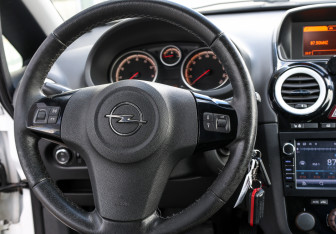 Подержанный автомобиль Opel Corsa 2013 года (16 фото)
