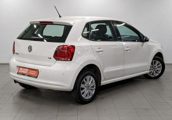 Подержанный автомобиль Volkswagen Polo Hatchback 2011 года (5 фото)
