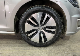 Подержанный автомобиль Volkswagen Golf Hatchback 2018 года (18 фото)