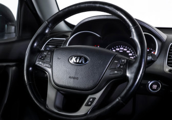 Подержанный автомобиль Kia Sorento 2016 года (14 фото)