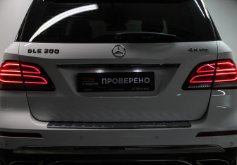 Подержанный автомобиль Mercedes-Benz GLE 2015 года (29 фото)