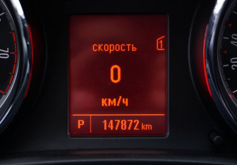 Подержанный автомобиль Opel Astra Hatchback 2012 года (14 фото)