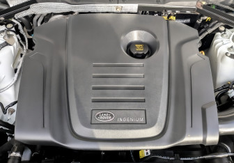 Подержанный автомобиль Land Rover Defender Suv 2021 года (9 фото)