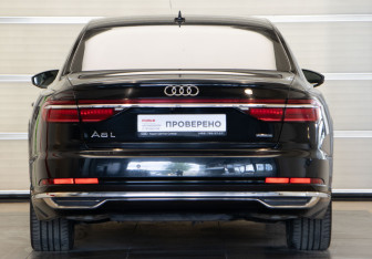 Подержанный автомобиль Audi A8 2022 года (35 фото)