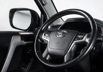 Подержанный автомобиль Toyota Land Cruiser Prado 2020 года (12 фото)