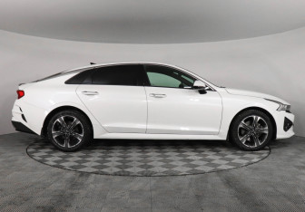 Подержанный автомобиль Kia K5 2020 года (4 фото)