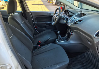Подержанный автомобиль Ford Fiesta Sedan 2015 года (10 фото)