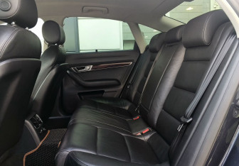 Подержанный автомобиль Audi A6 Sedan 2010 года (21 фото)