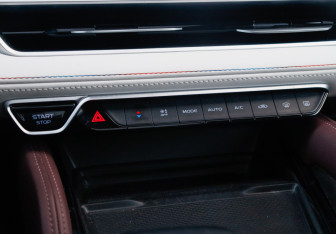 Подержанный автомобиль Geely Monjaro 2023 года (26 фото)