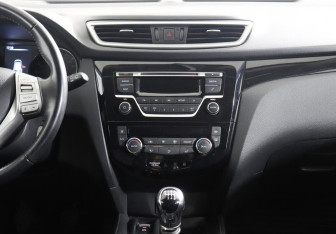 Подержанный автомобиль Nissan Qashqai 2015 года (8 фото)