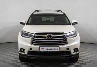 Подержанный автомобиль Toyota Highlander 2014 года (2 фото)