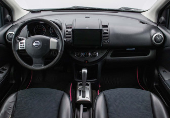 Подержанный автомобиль Nissan Note 2013 года (12 фото)