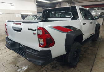 Новый Toyota Hilux 2025 (3 фото)