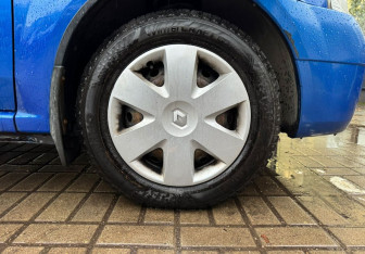 Подержанный автомобиль Renault Logan Sedan 2009 года (13 фото)