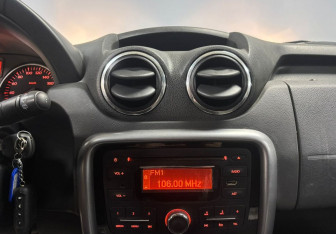 Подержанный автомобиль Renault Duster 2013 года (12 фото)