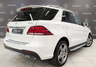 Подержанный автомобиль Mercedes-Benz GLE 2018 года (5 фото)
