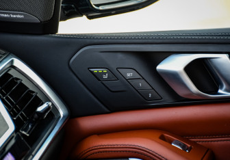 Подержанный автомобиль BMW X7 2022 года (30 фото)