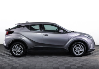Подержанный автомобиль Toyota C-HR 2019 года (4 фото)