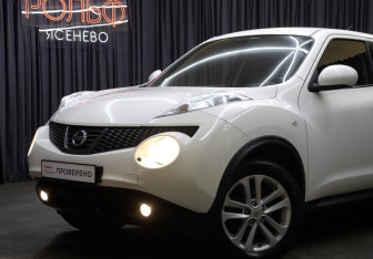 Подержанный автомобиль Nissan Juke 2012 года (21 фото)