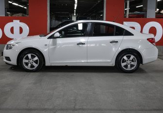 Подержанный автомобиль Chevrolet Cruze Sedan 2010 года (6 фото)