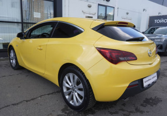Подержанный автомобиль Opel Astra Hatchback 2012 года (7 фото)