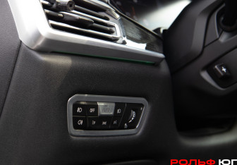 Подержанный автомобиль BMW X7 2020 года (23 фото)