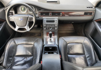 Подержанный автомобиль Volvo S80 2011 года (10 фото)