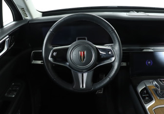 Подержанный автомобиль Hongqi E-HS9 2021 года (18 фото)