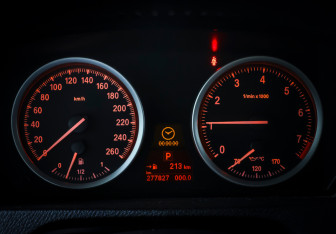Подержанный автомобиль BMW X6 2008 года (16 фото)