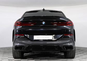 Подержанный автомобиль BMW X6 2021 года (4 фото)