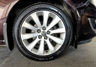 Подержанный автомобиль Opel Astra Sedan 2014 года (16 фото)