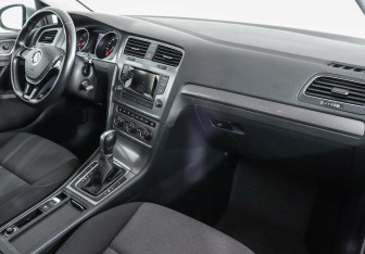 Подержанный автомобиль Volkswagen Golf Hatchback 2014 года (5 фото)