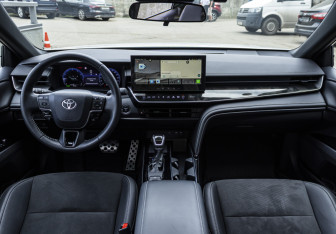 Подержанный автомобиль Toyota Camry Sedan 2024 года (14 фото)