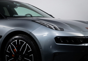 Подержанный автомобиль Zeekr 001 2023 года (16 фото)