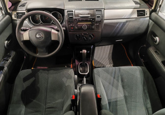 Подержанный автомобиль Nissan Tiida Hatchback 2011 года (10 фото)