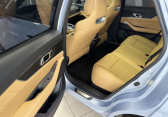 Подержанный автомобиль Changan UNI-K 2023 года (17 фото)