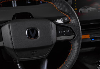 Подержанный автомобиль Changan UNI-V 2024 года (16 фото)