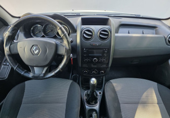 Подержанный автомобиль Renault Duster 2017 года (11 фото)