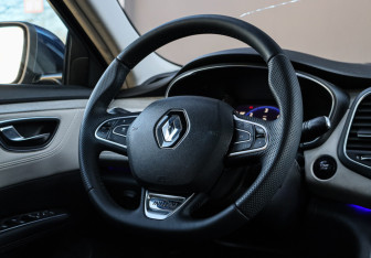 Подержанный автомобиль Renault Talisman Wagon 2017 года (11 фото)