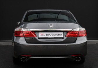Подержанный автомобиль Honda Accord Sedan 2013 года (6 фото)
