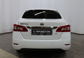 Подержанный автомобиль Nissan Sentra Sedan 2015 года (5 фото)