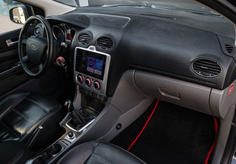 Подержанный автомобиль Ford Focus Hatchback 2008 года (8 фото)