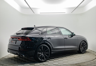 Подержанный автомобиль Audi SQ8 2023 года (5 фото)