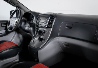 Подержанный автомобиль Hyundai H-1 2015 года (9 фото)